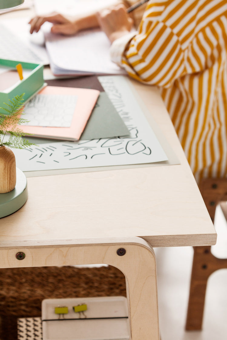 Desk 49 W180 with 3 shelves