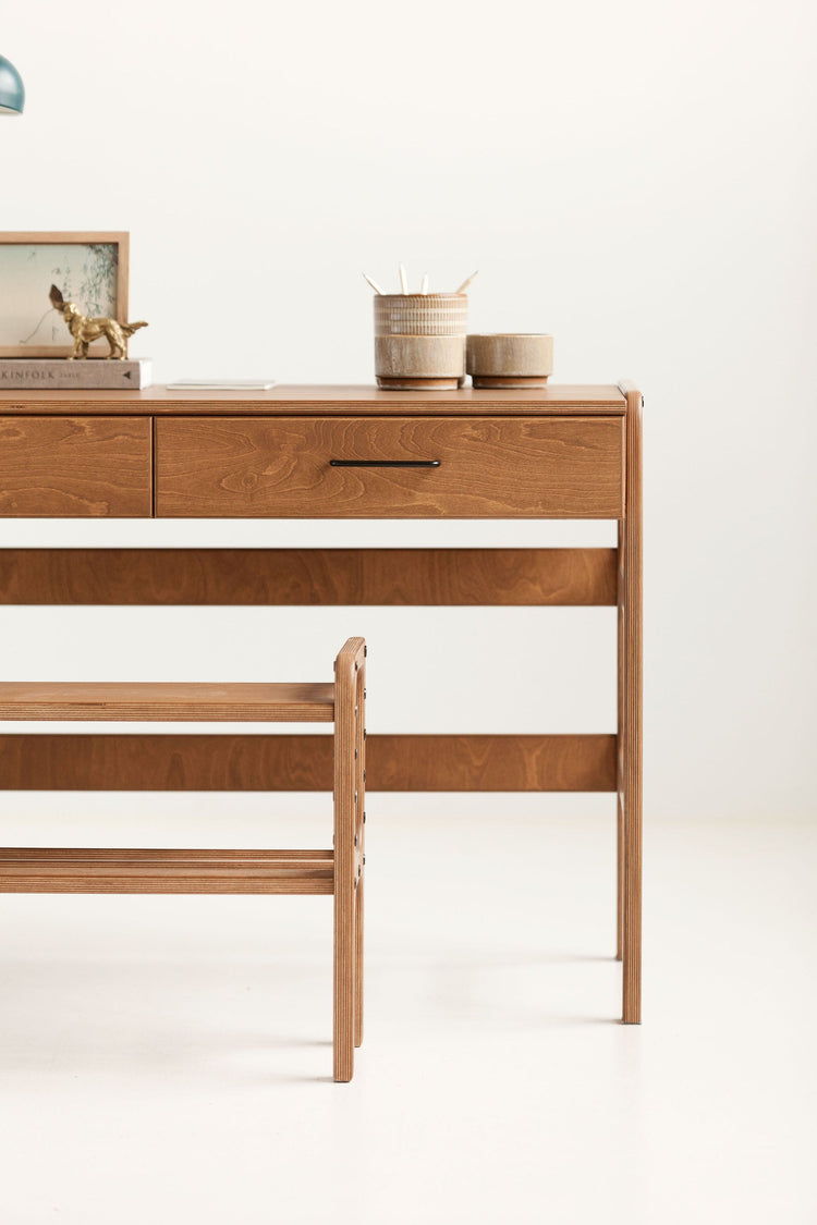 Desk 49 with drawers