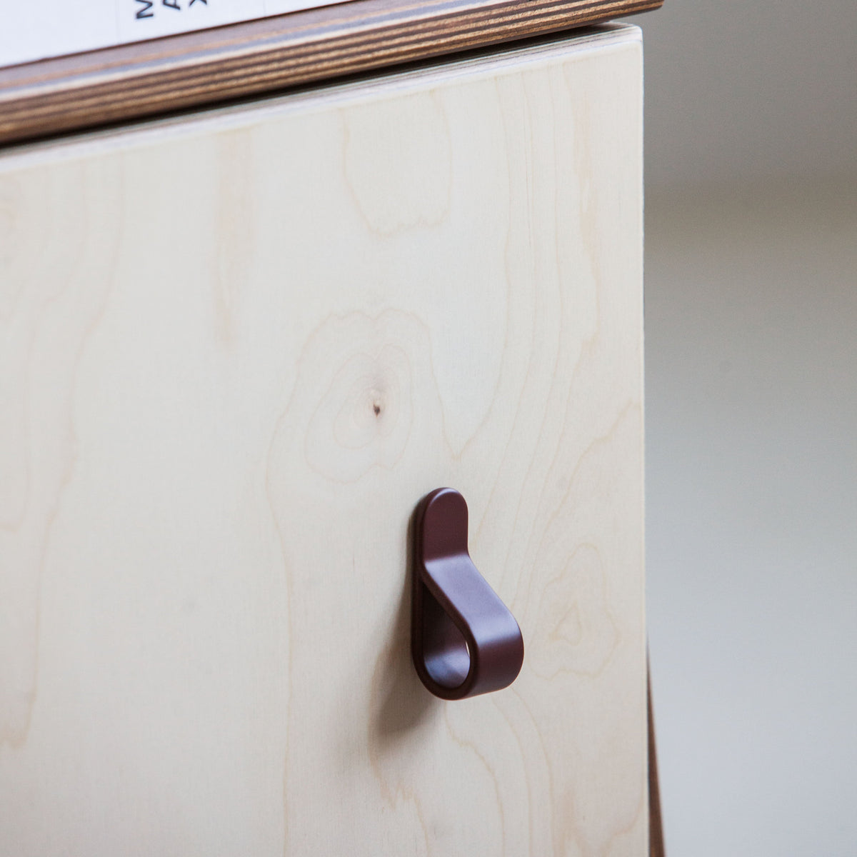 Belt knob red
