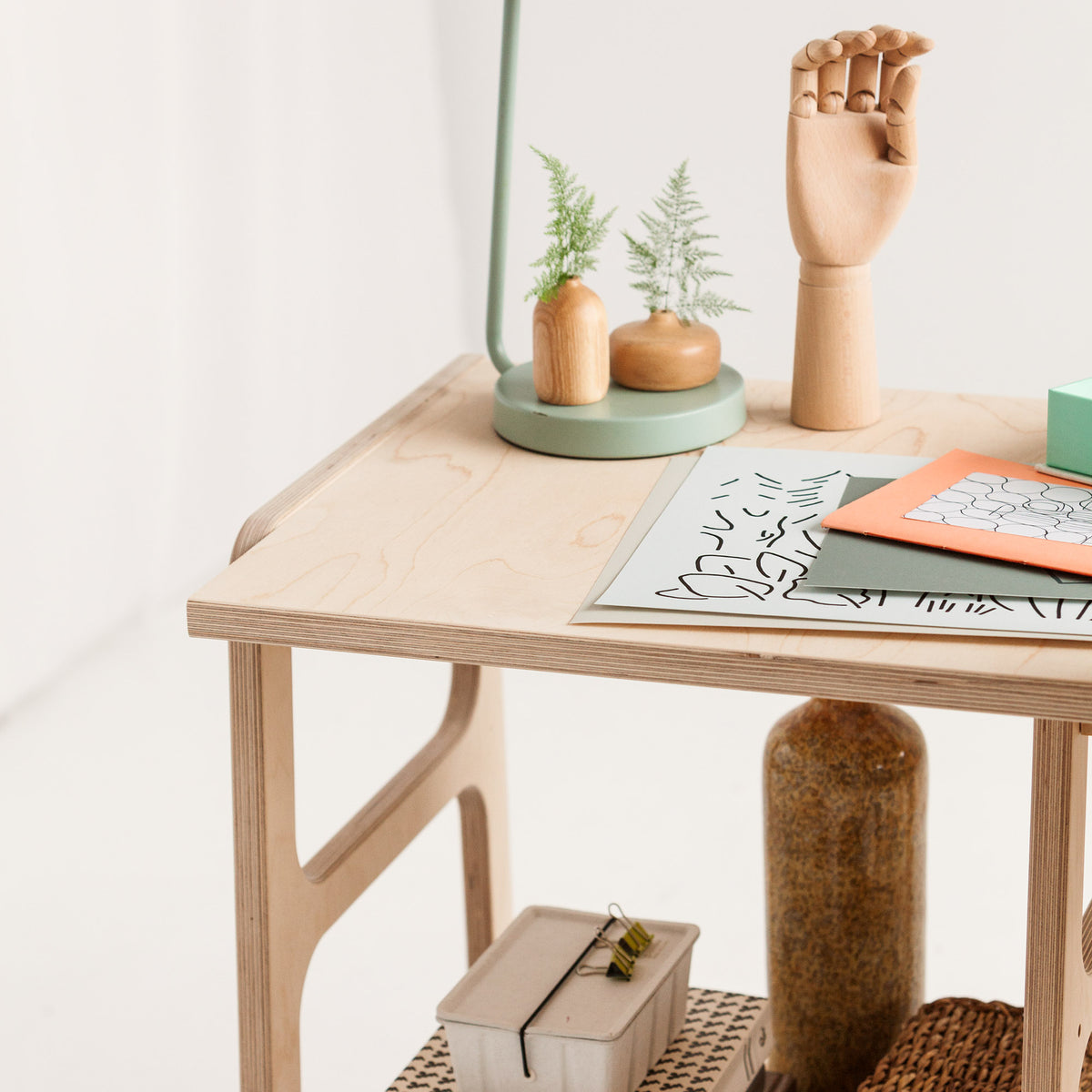 Desk 49 W180 with 3 shelves
