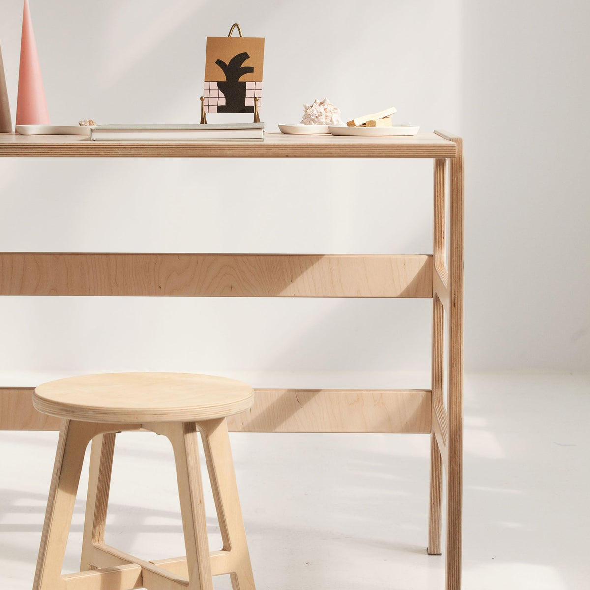 desktop-of-wooden-minimalist-desk-handmade-in-full-sun