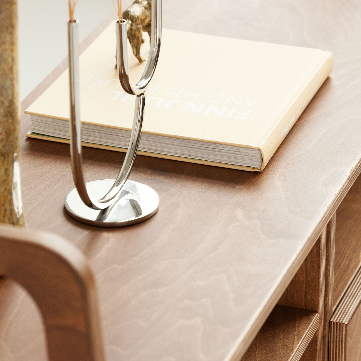 detail-of-walnut-mid-century-modern-sideboard-with-cabinet-and-record-vinyl-cabinet