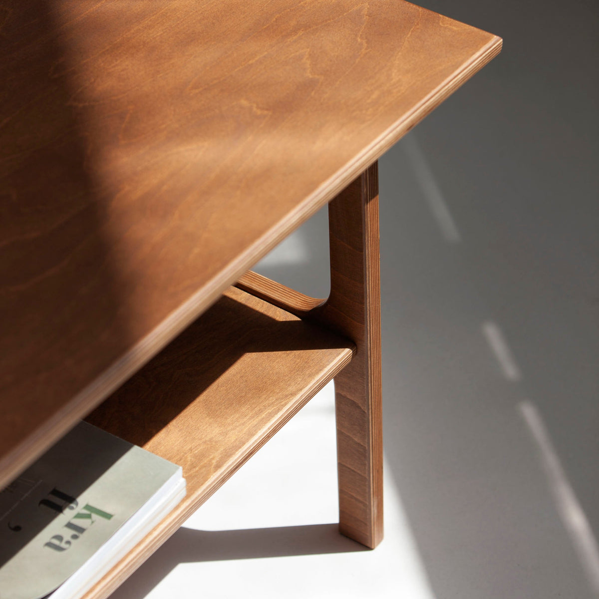 detail-wooden-coffee-table