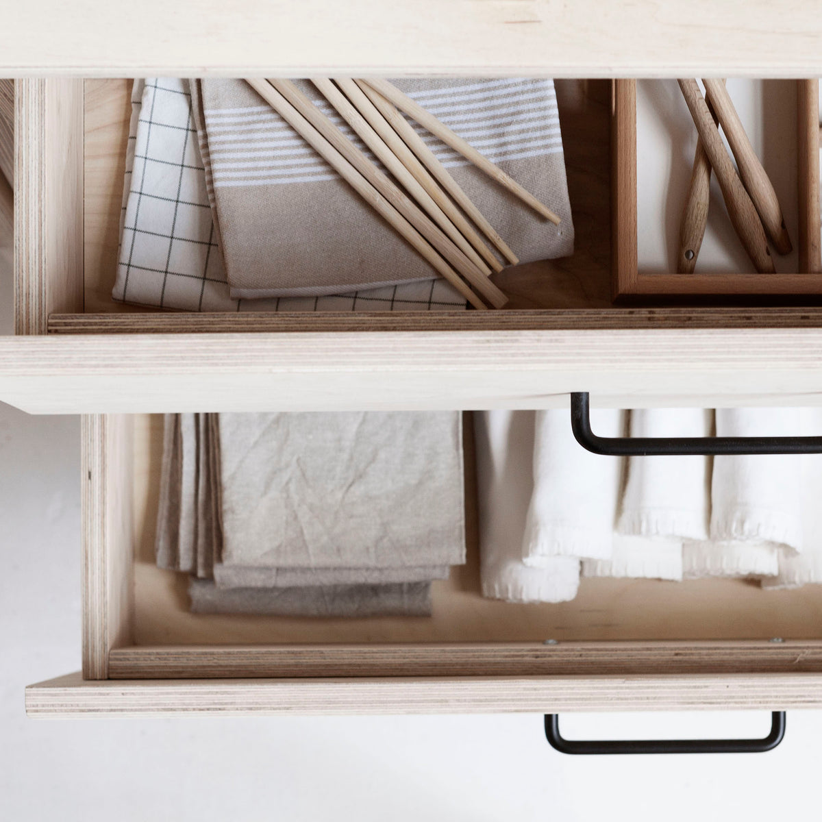 drawers-closeup-on-details-mid-century-modern-design