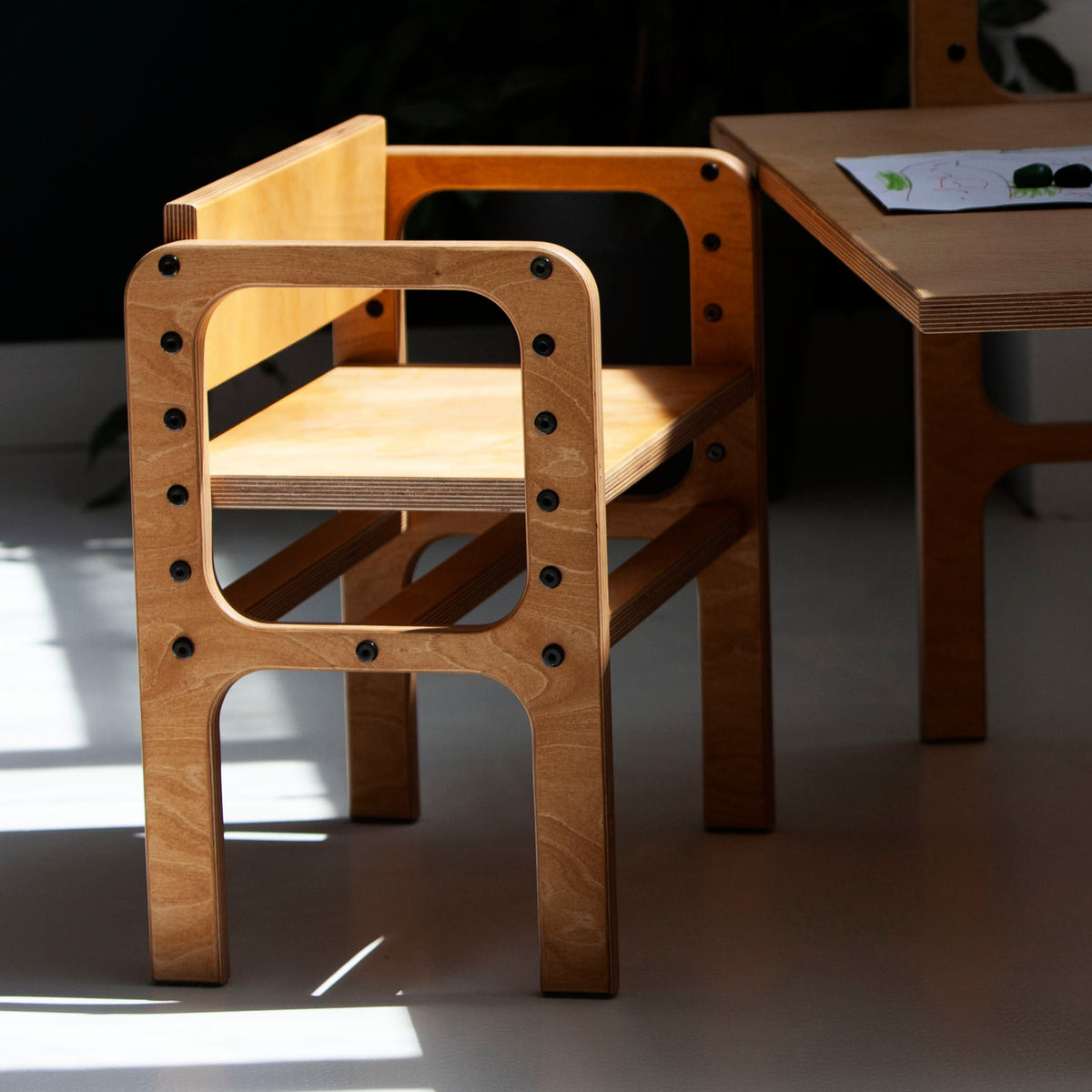 wooden-growin-chair-for-kids-in-sun