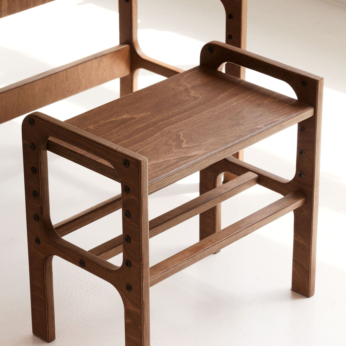 wooden-growin-chair-for-kids
